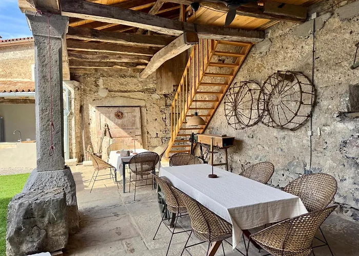 Kobdilj 1835 Historic Homestead With Shared Courtyard *